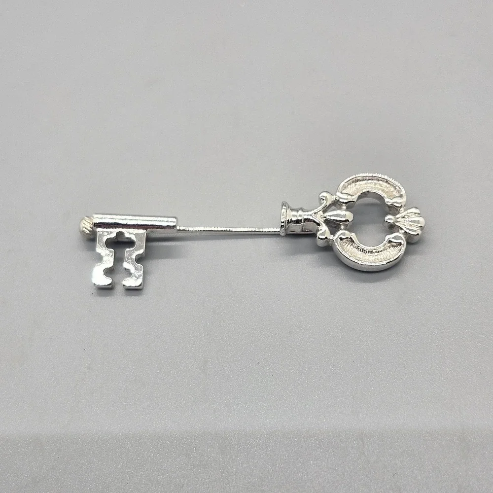 Vintage 1970s Avon Signed Stick Pin Skeleton Key Silver Tone Jewelry Brooch